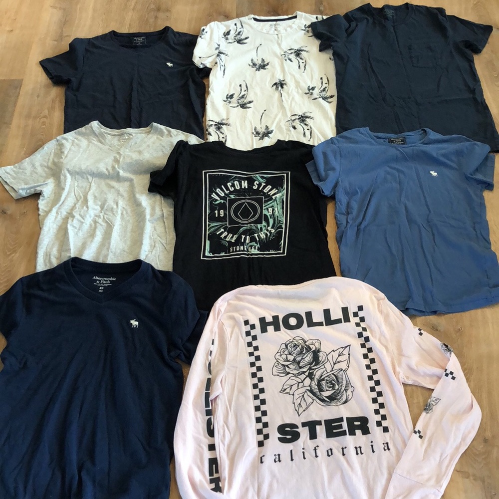 Men’s XS and Small name brand tops